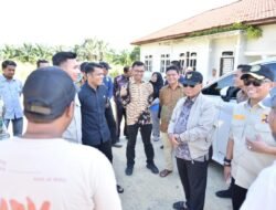 Bupati Rohil Blusukan ke Bagan Batu, Tinjau Bangunan Pemda Dan Sejumlah Jalan Rusak