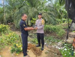 Green Policing: Polsek Bangko Pusako Tanam Rambutan, Sosialisasikan 4 Program Unggulan Kapolda Riau