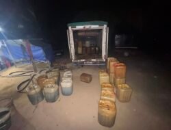 Polda Riau Bongkar Penyelewengan BBM Subsidi Di Rohil. Tiga Tersangka Dan Dua Truk Tangki Diamankan