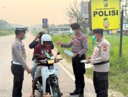 Polres Rohil Dan Jajaran Polsek Bagikan 420 Masker & Edukasi Warga Langkah Nyata Jaga Kesehatan
