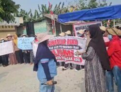 Janji Manis Pemerintah Hilang,Tiap Hari Hirup Debu! Ribuan Ibu-ibu Menggala Tutup Jalan Lintas Perbatasan